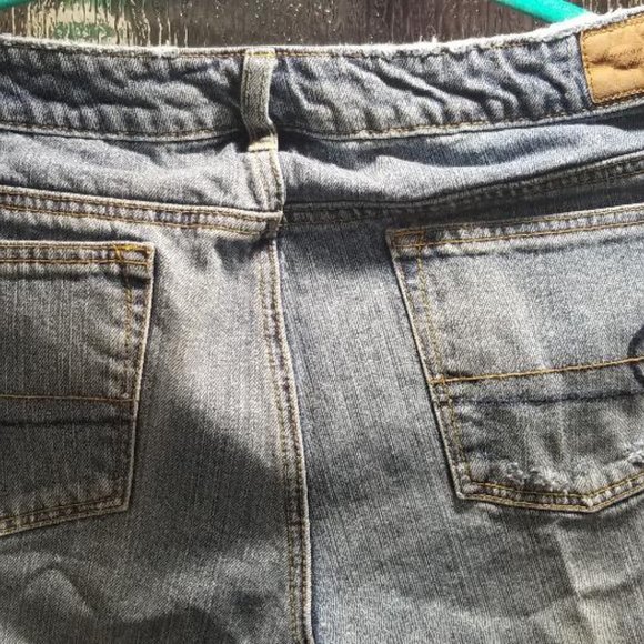 American Eagle Boyfriend Fit Jeans - Picture 3 of 3